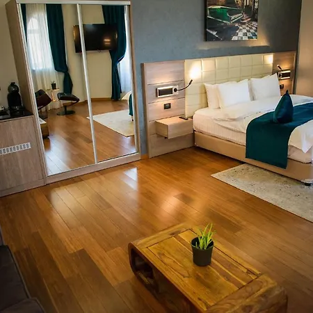 מלון Casa Hrisicos 4*